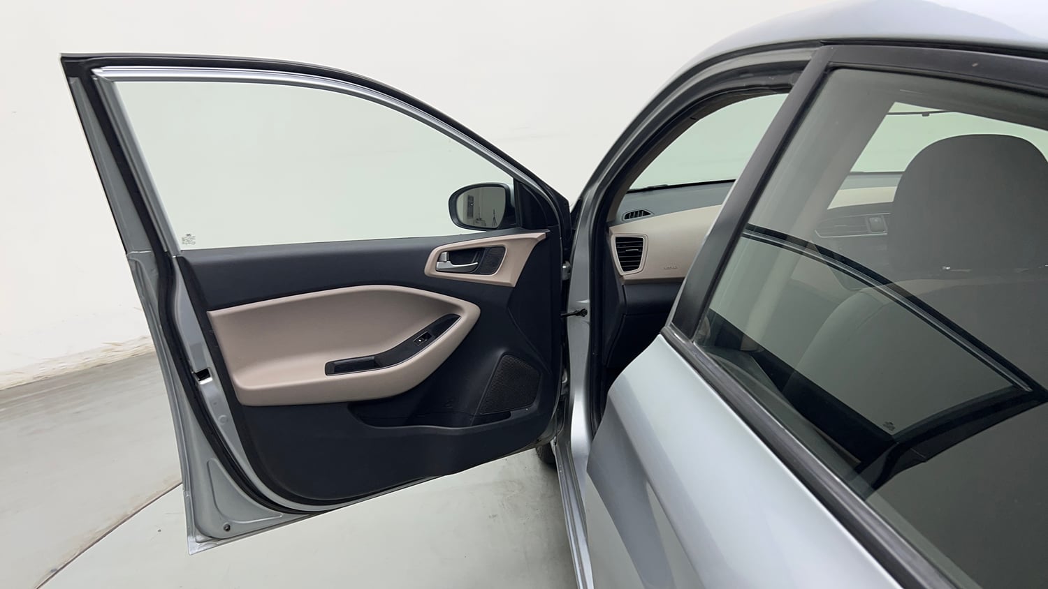 Used 2019 Hyundai Elite i20 Magna Executive 1.2 Petrol Manual interior LEFT FRONT DOOR OPEN VIEW