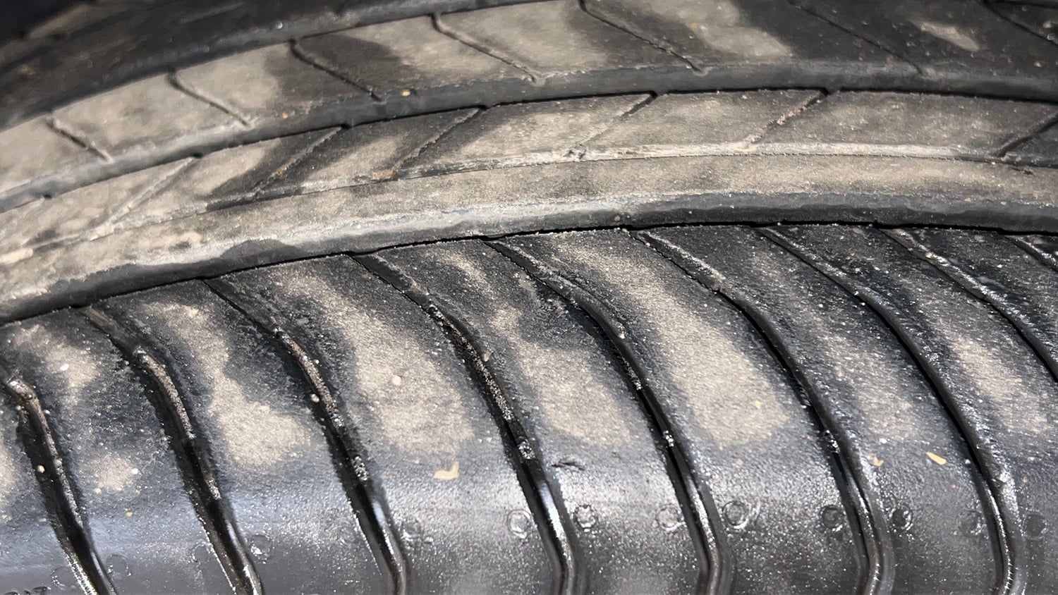 Used 2026 Skoda Kylaq Prestige+ 1.0 TSI MT Petrol Manual tyres RIGHT FRONT TYRE TREAD VIEW