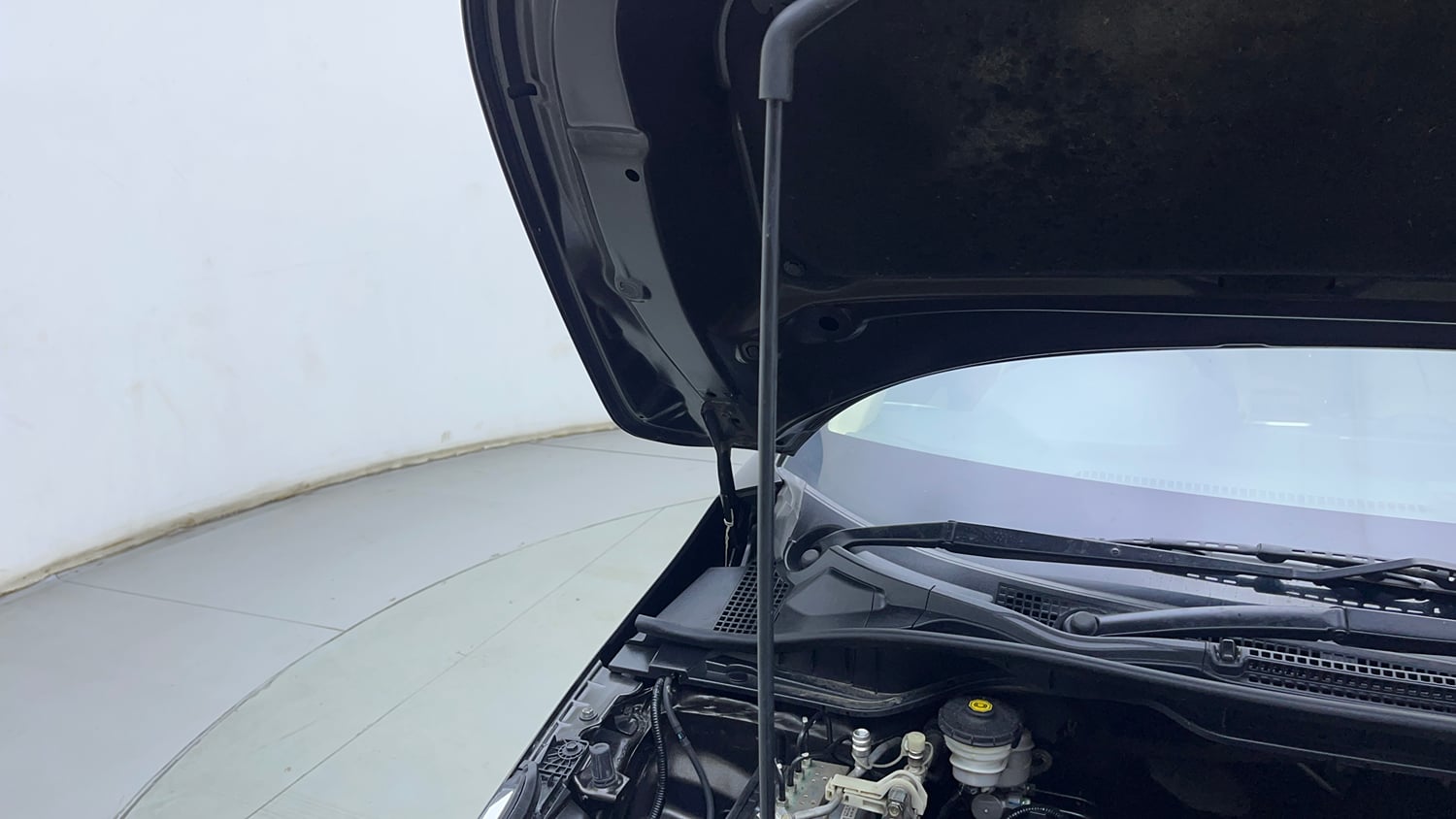 Used 2020 Honda City VX CVT Petrol Petrol Automatic engine ENGINE RIGHT SIDE HINGE & APRON VIEW
