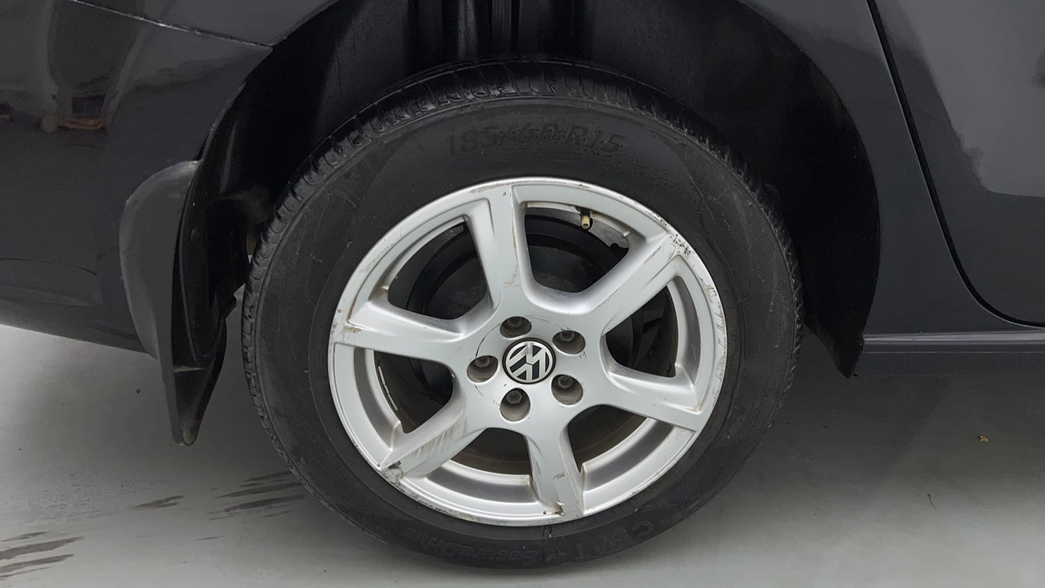 Used 2013 Volkswagen Vento Highline Petrol AT Petrol Automatic tyres RIGHT REAR TYRE RIM VIEW