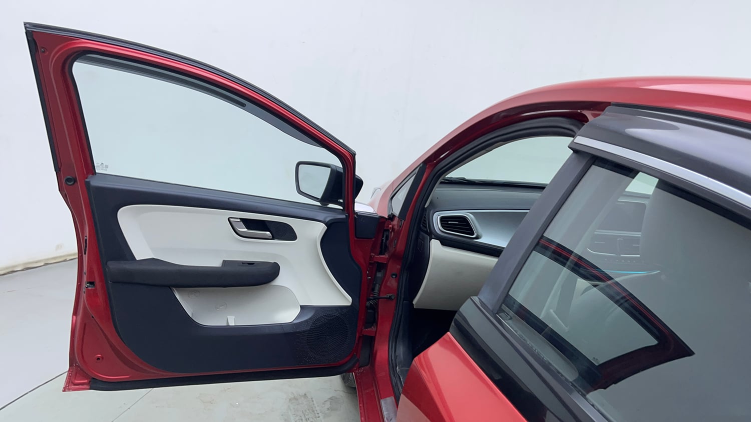 Used 2024 Tata Altroz XZ Plus i-Turbo (S) Petrol Manual interior LEFT FRONT DOOR OPEN VIEW