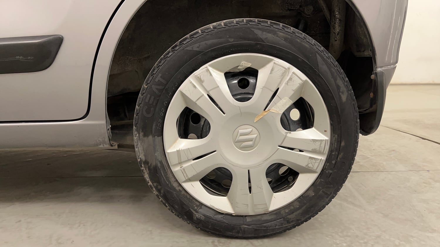 Used 2018 Maruti Suzuki Wagon R 1.0 VXI AMT Petrol Automatic tyres LEFT REAR TYRE RIM VIEW