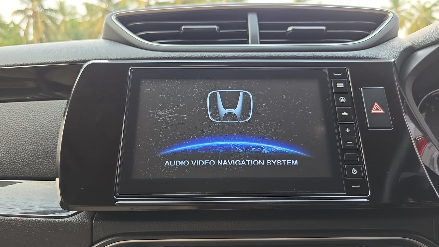 Used 2020 Honda Amaze 1.5 VX MT Diesel Diesel Manual top_features Integrated (in-dash) music system