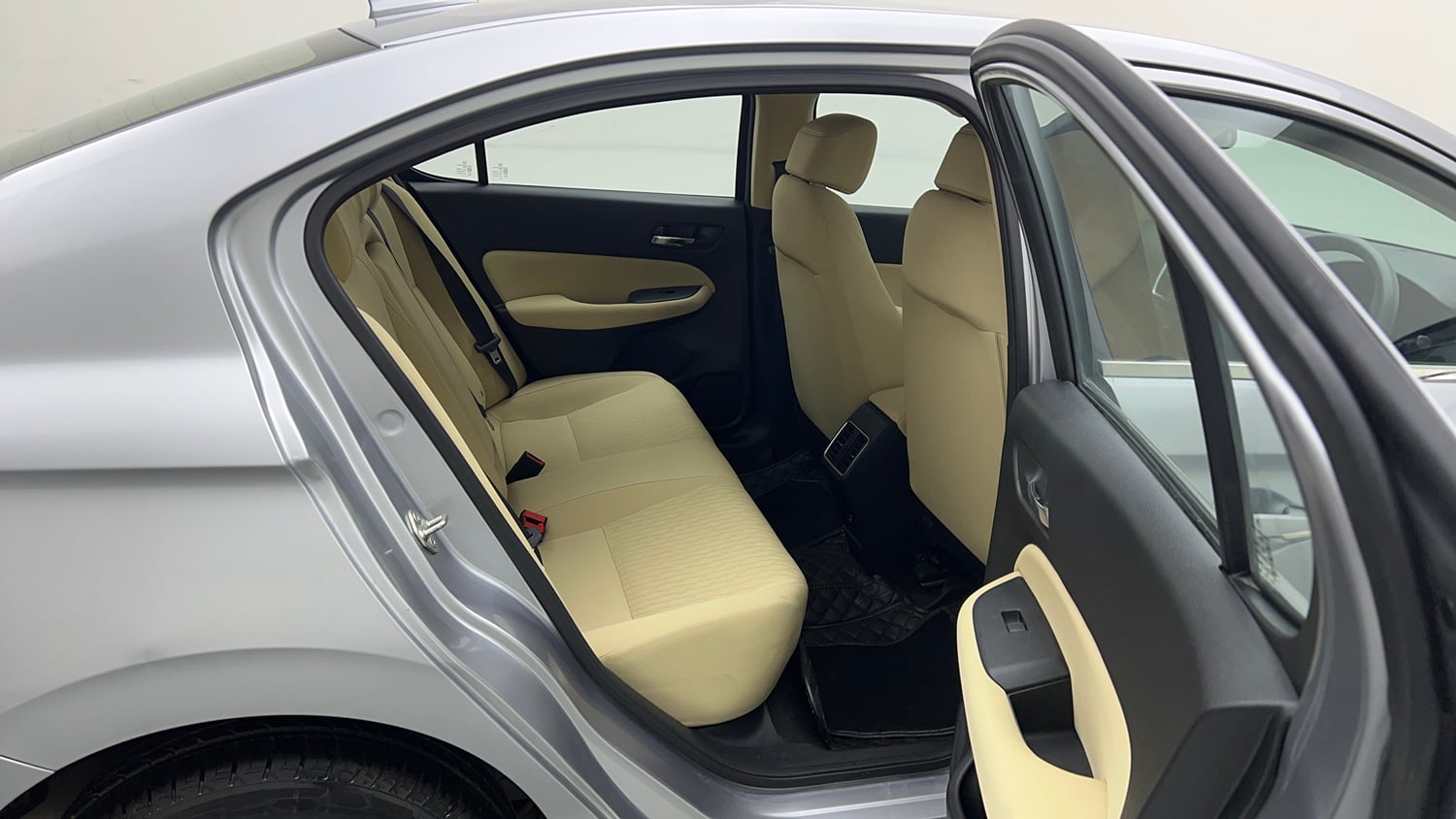 Used 2023 Honda City V Petrol CVT Petrol Automatic interior RIGHT SIDE REAR DOOR CABIN VIEW
