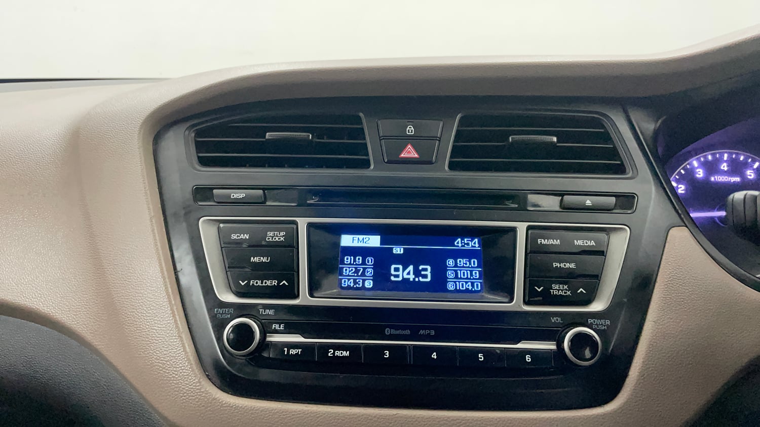 Used 2015 Hyundai Elite i20 Sportz 1.2 Petrol Manual interior MUSIC SYSTEM & AC CONTROL VIEW