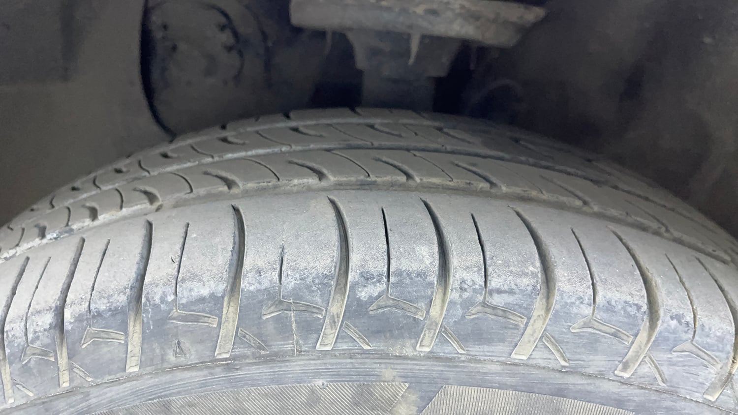 Used 2020 Hyundai Elite i20 Sportz Plus 1.2 Petrol Manual tyres LEFT FRONT TYRE TREAD VIEW