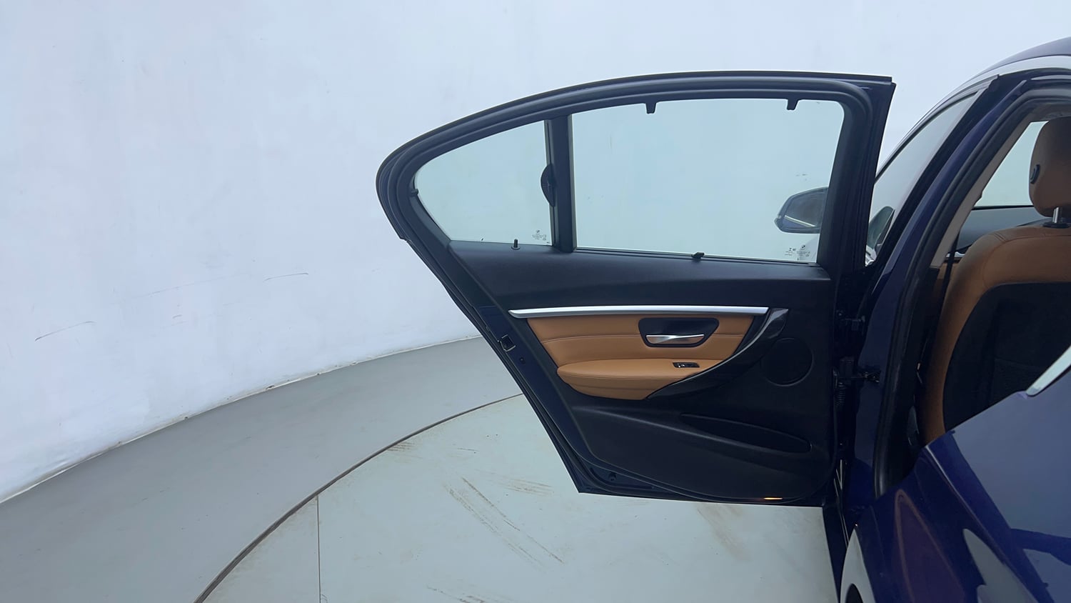 Used 2018 BMW 3 Series 320d Luxury Line Diesel Automatic interior LEFT REAR DOOR OPEN VIEW