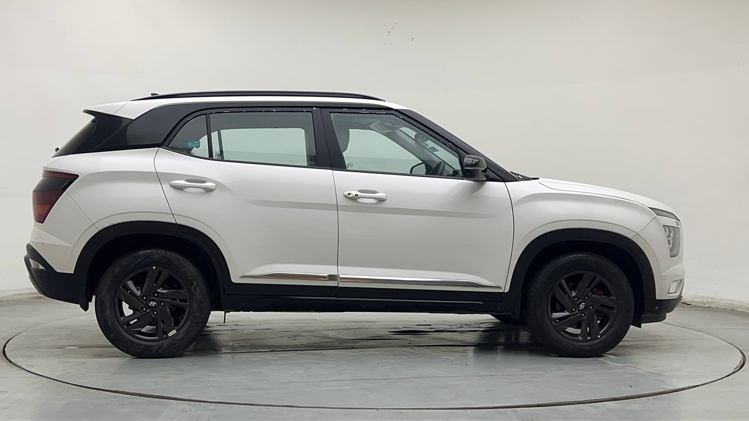 Used 2023 Hyundai Creta S Plus 1.5 Petrol Knight Petrol Manual exterior RIGHT SIDE VIEW