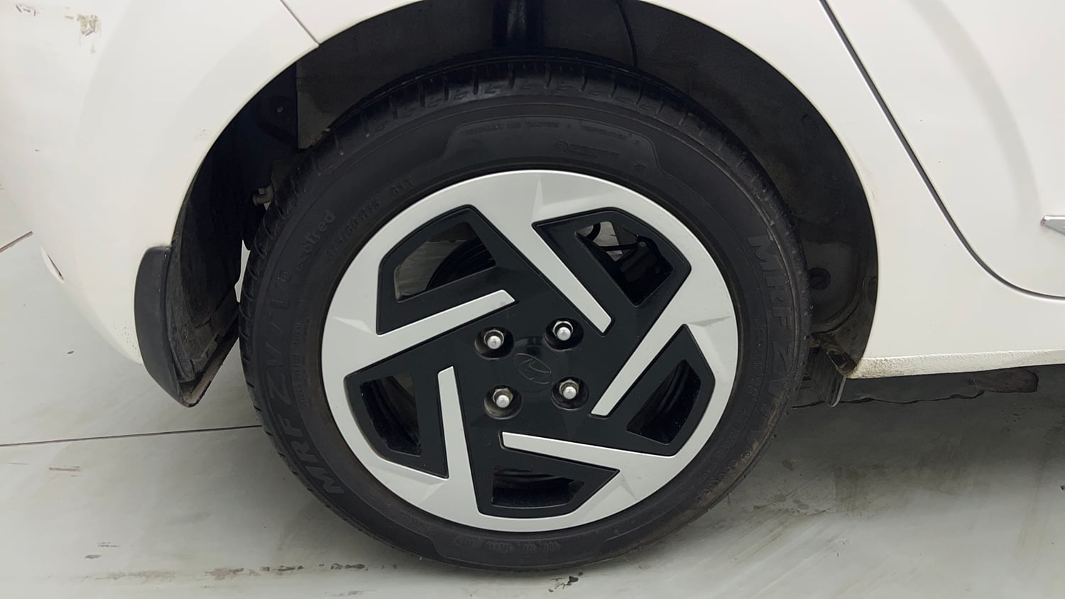 Used 2024 Hyundai Grand i10 Nios Sportz 1.2 Kappa VTVT Petrol Manual tyres RIGHT REAR TYRE RIM VIEW