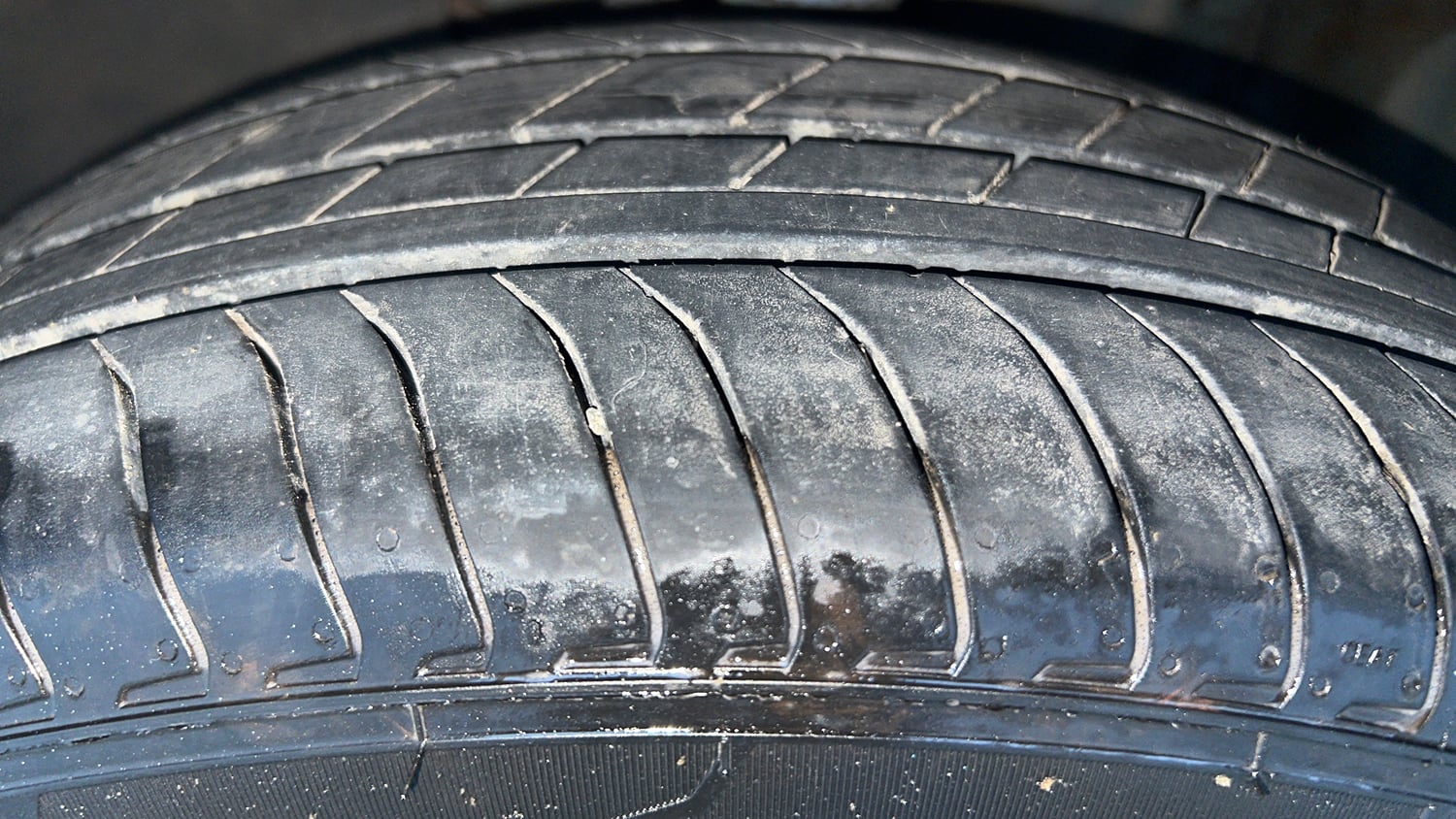 Used 2019 Maruti Suzuki Ignis Zeta 1.2 AMT Petrol Automatic tyres LEFT FRONT TYRE TREAD VIEW