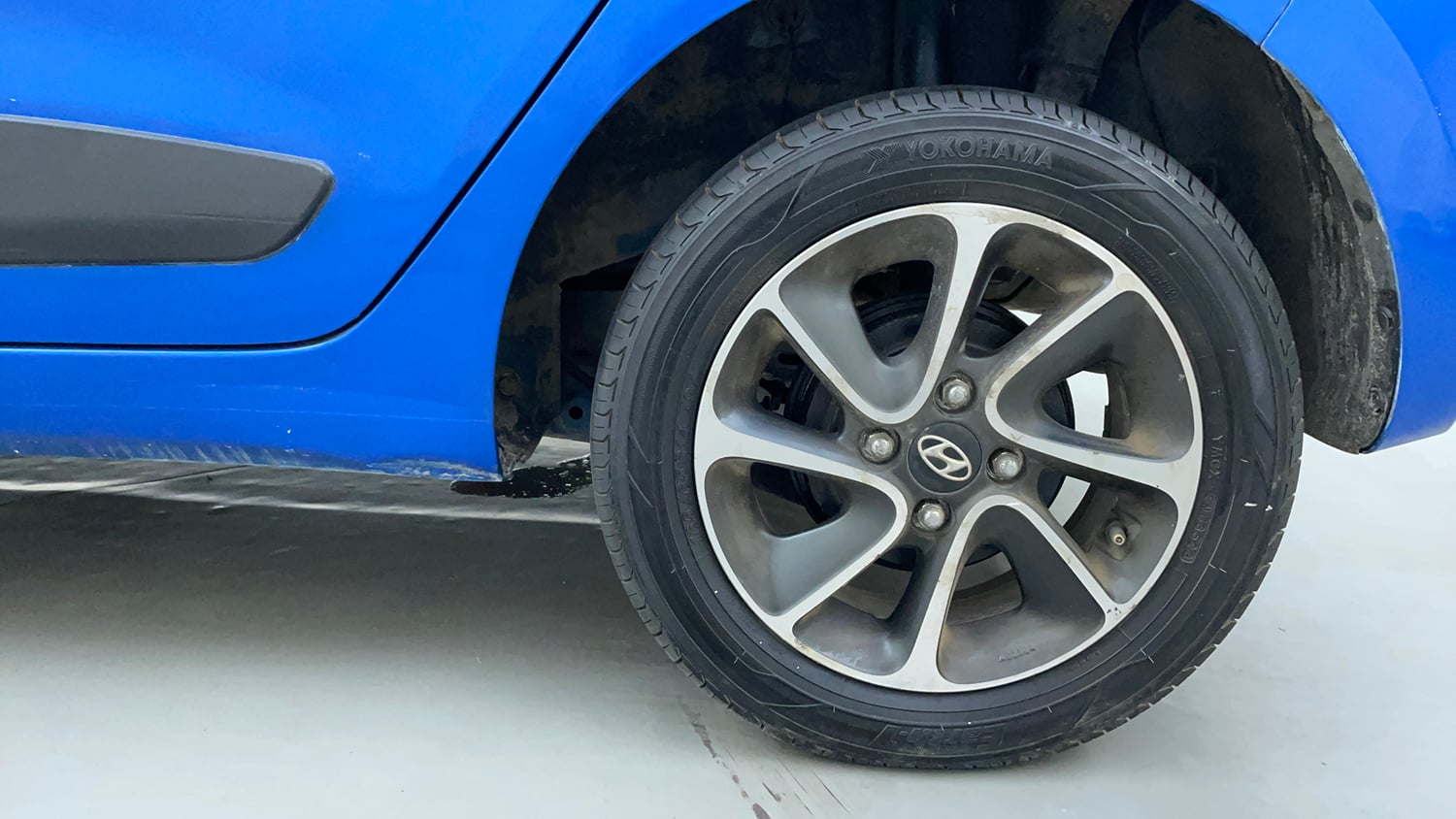 Used 2017 Hyundai Grand i10 Asta 1.2 Kappa VTVT Petrol Manual tyres LEFT REAR TYRE RIM VIEW