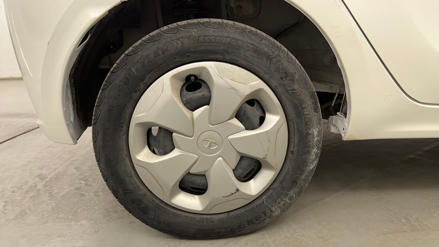 Used 2021 Tata Tiago XT Petrol Manual tyres RIGHT REAR TYRE RIM VIEW
