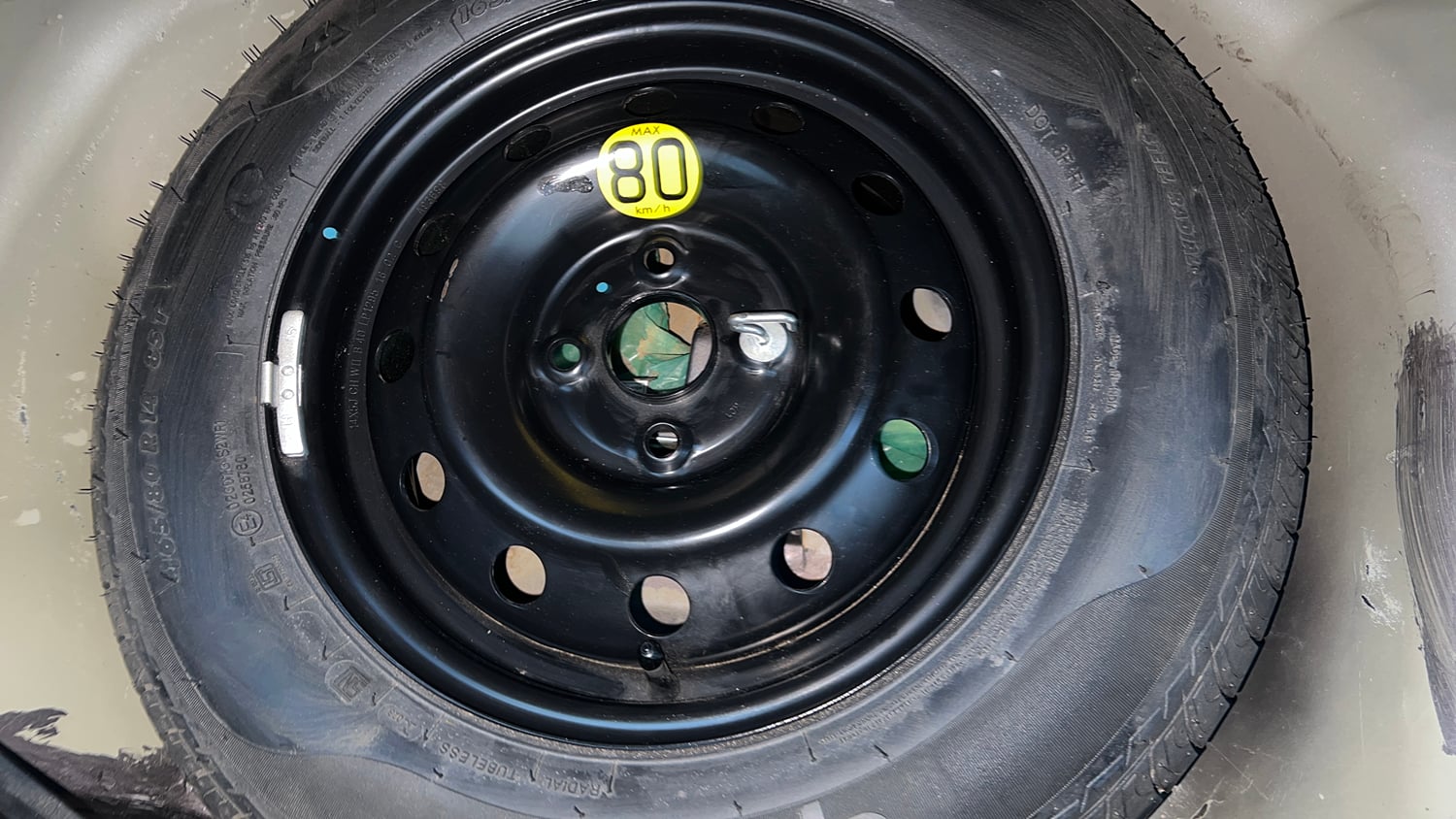 Used 2016 Maruti Suzuki Swift ZXi Petrol Manual tyres SPARE TYRE VIEW