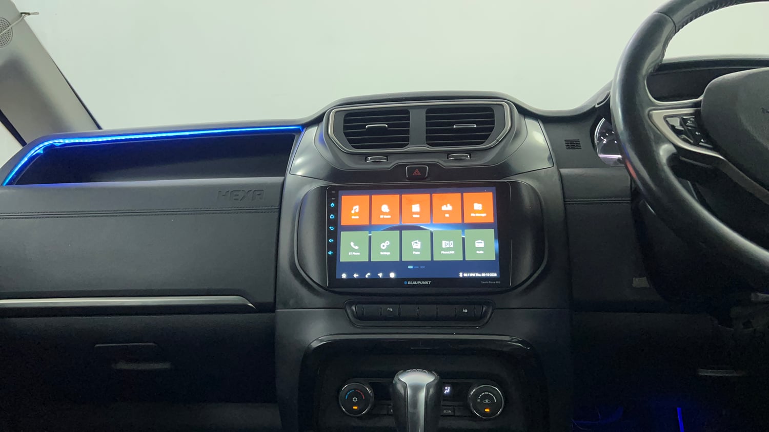 Used 2017 Tata Hexa XTA 4x2 7 STR Diesel Automatic interior MUSIC SYSTEM & AC CONTROL VIEW