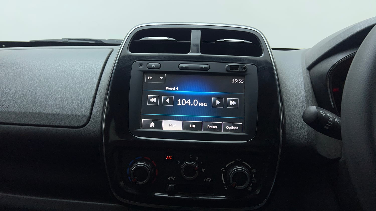 Used 2016 Renault Kwid 1.0 RXT Petrol Manual top_features Touch screen infotainment system