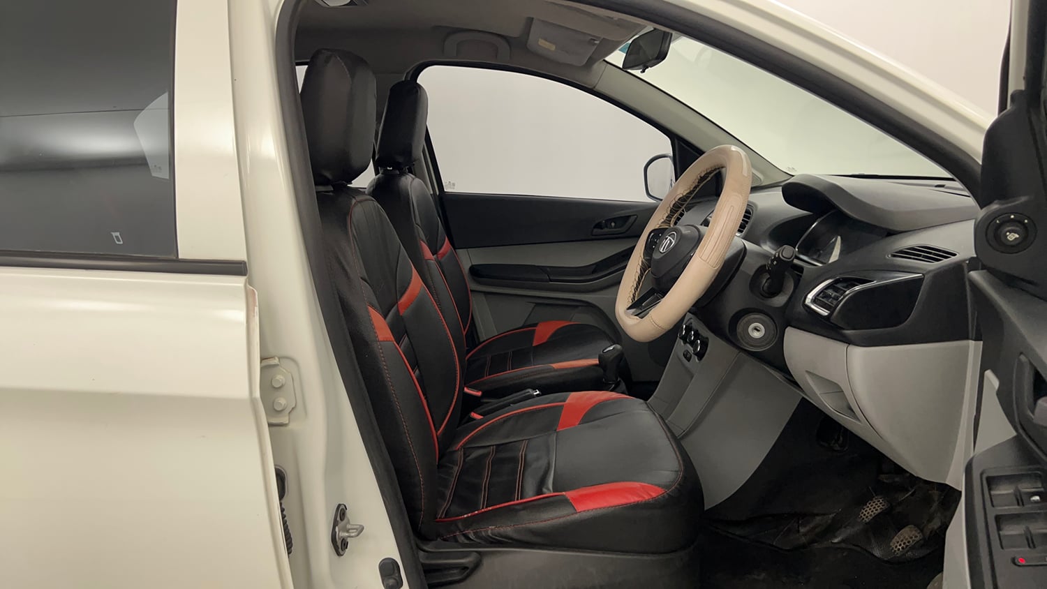 Used 2021 Tata Tiago XT Petrol Manual interior RIGHT SIDE FRONT DOOR CABIN VIEW