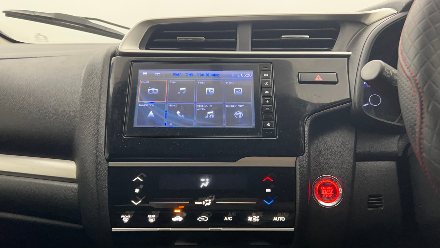 Used 2020 Honda WR-V VX MT Petrol Petrol Manual top_features Integrated (in-dash) music system
