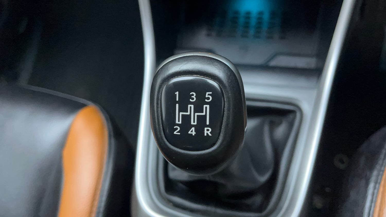 Used 2024 Tata Altroz XZ Plus i-Turbo (S) Petrol Manual interior GEAR  KNOB VIEW