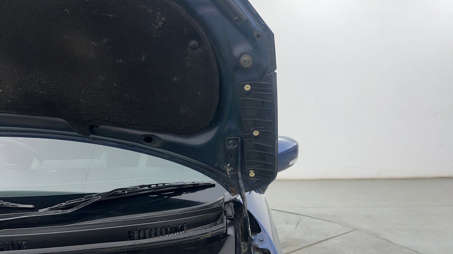 Used 2020 Maruti Suzuki Ignis Zeta 1.2 AMT Petrol Automatic engine ENGINE LEFT SIDE HINGE & APRON VIEW
