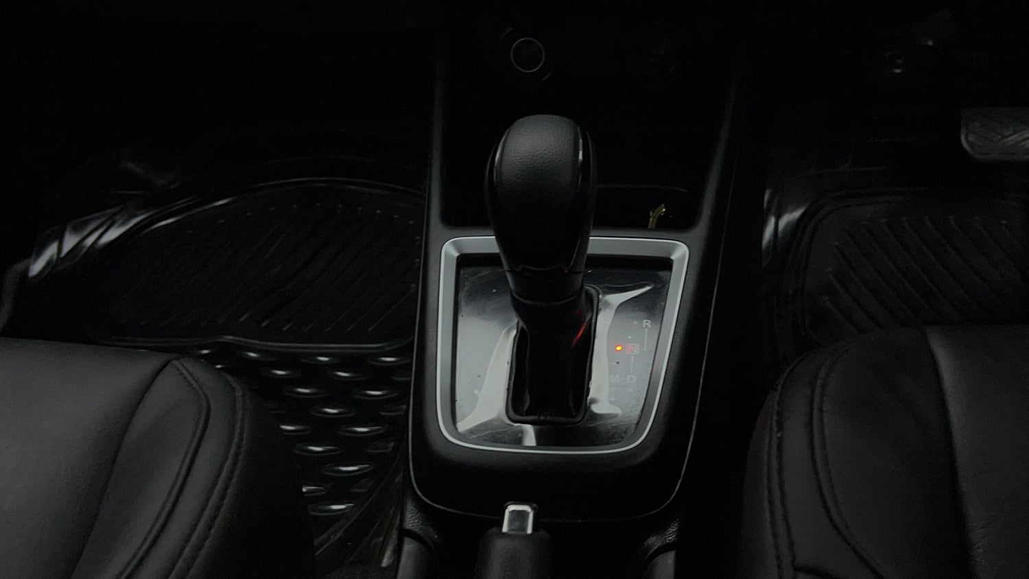 Used 2019 Maruti Suzuki Swift ZXi AMT Petrol Automatic interior GEAR  KNOB VIEW