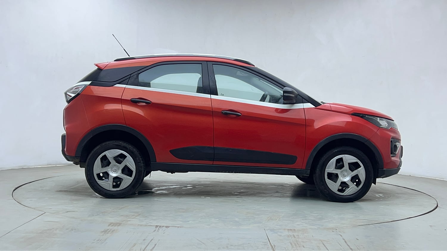 Used 2022 Tata Nexon XM Petrol Manual exterior RIGHT SIDE VIEW
