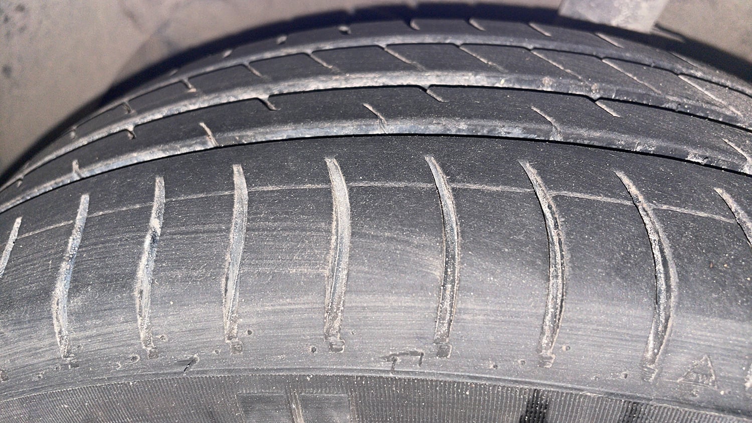 Used 2014 Hyundai Grand i10 Asta AT 1.2 Kappa VTVT Petrol Automatic tyres LEFT FRONT TYRE TREAD VIEW