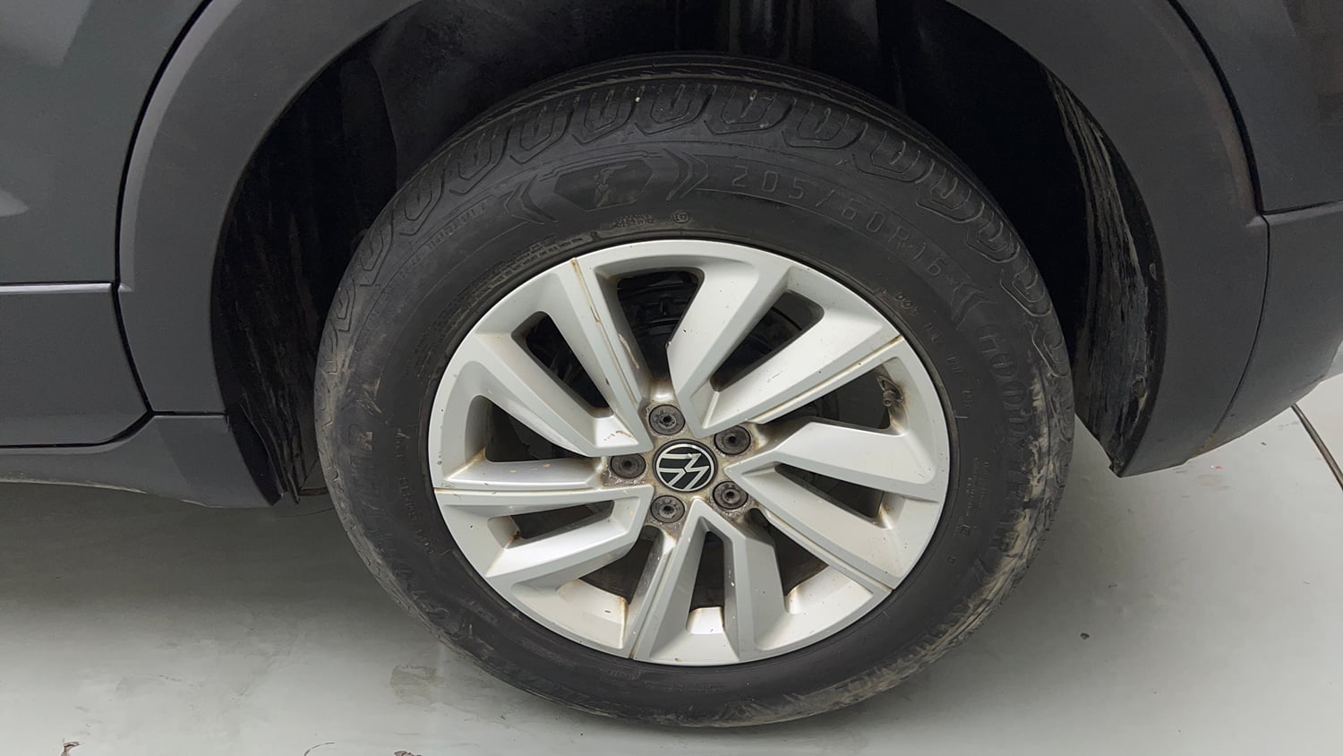 Used 2023 Volkswagen Taigun Highline 1.0 TSI MT Petrol Manual tyres LEFT REAR TYRE RIM VIEW