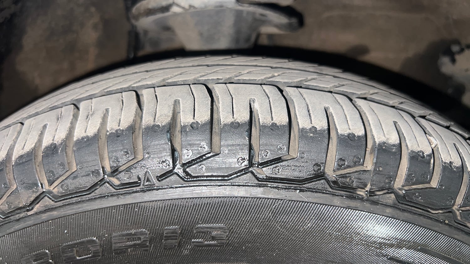 Used 2016 Hyundai i10 Magna 1.1 iRDE2 Petrol Manual tyres RIGHT FRONT TYRE TREAD VIEW