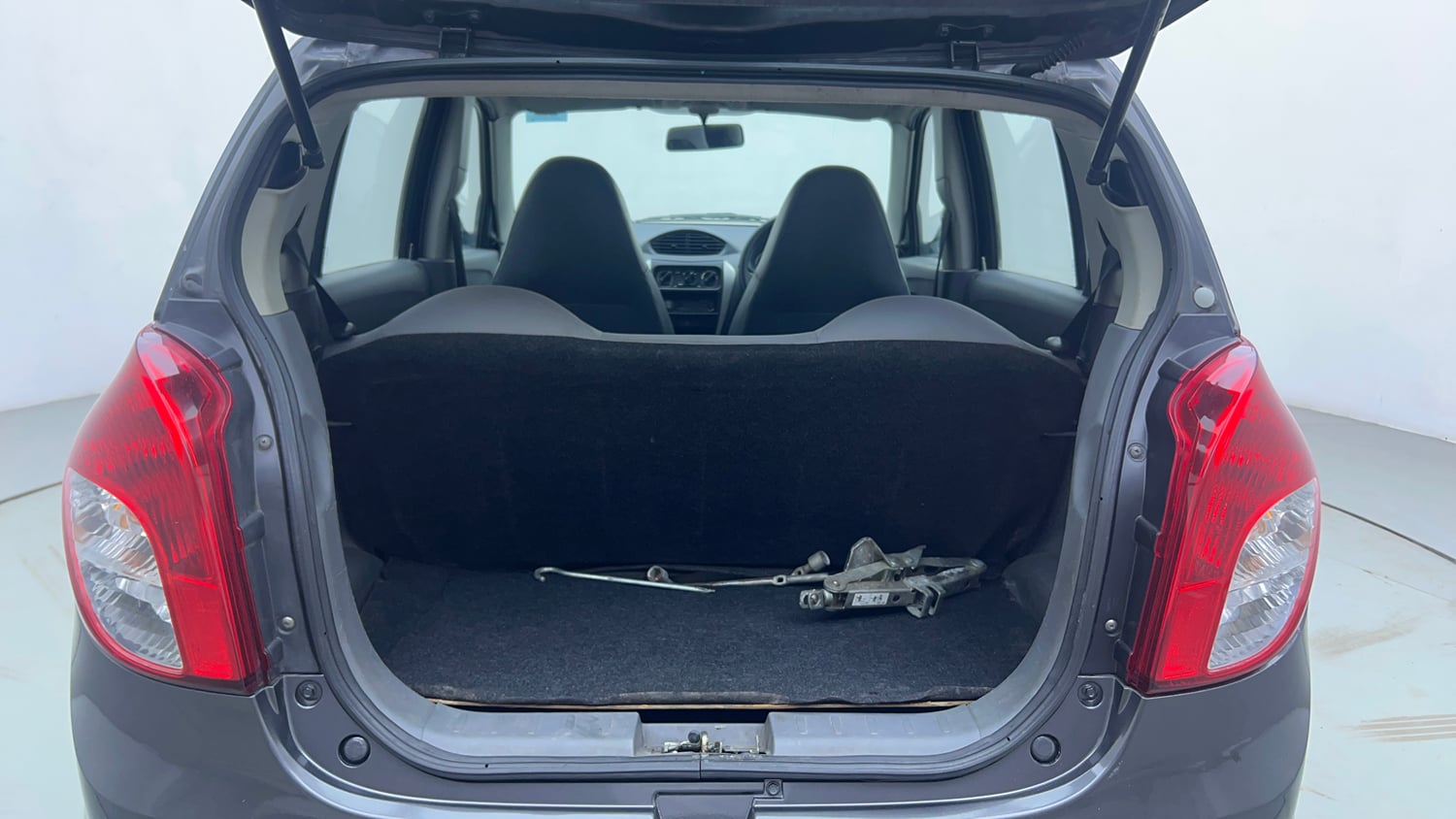 Used 2014 Maruti Suzuki Alto 800 Lxi Petrol Manual interior DICKY INSIDE VIEW