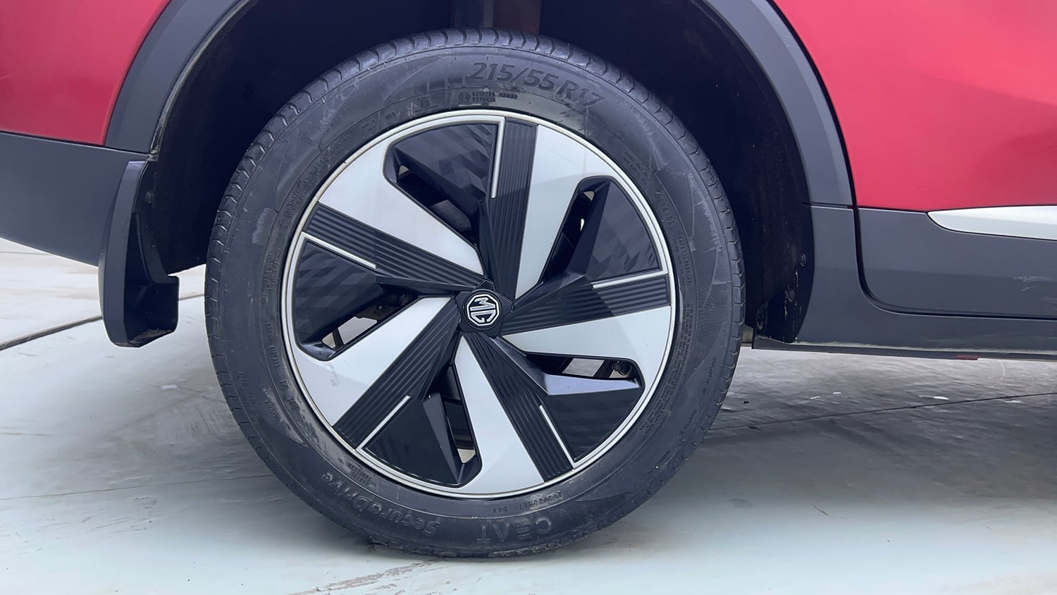 Used 2023 MG Motors ZS EV Exclusive Electric Automatic tyres RIGHT REAR TYRE RIM VIEW