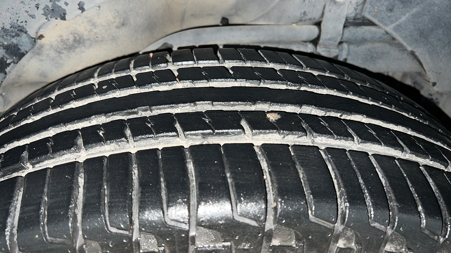 Used 2018 Mahindra XUV500 W9 Diesel Manual tyres LEFT REAR TYRE TREAD VIEW