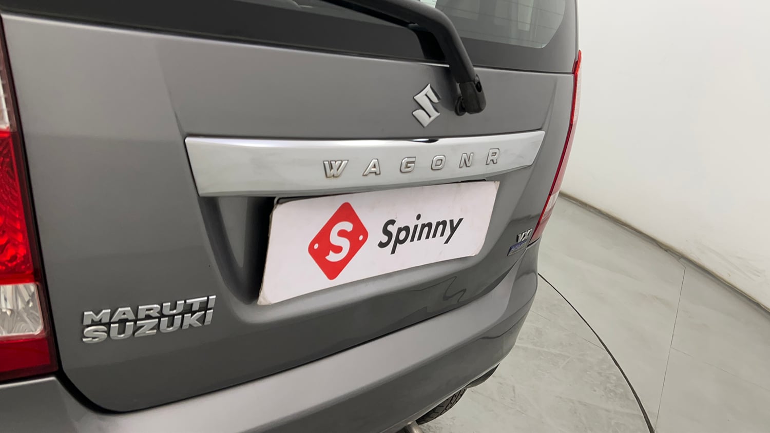 Used 2018 Maruti Suzuki Wagon R 1.0 VXI AMT Petrol Automatic dents MINOR SCRATCH