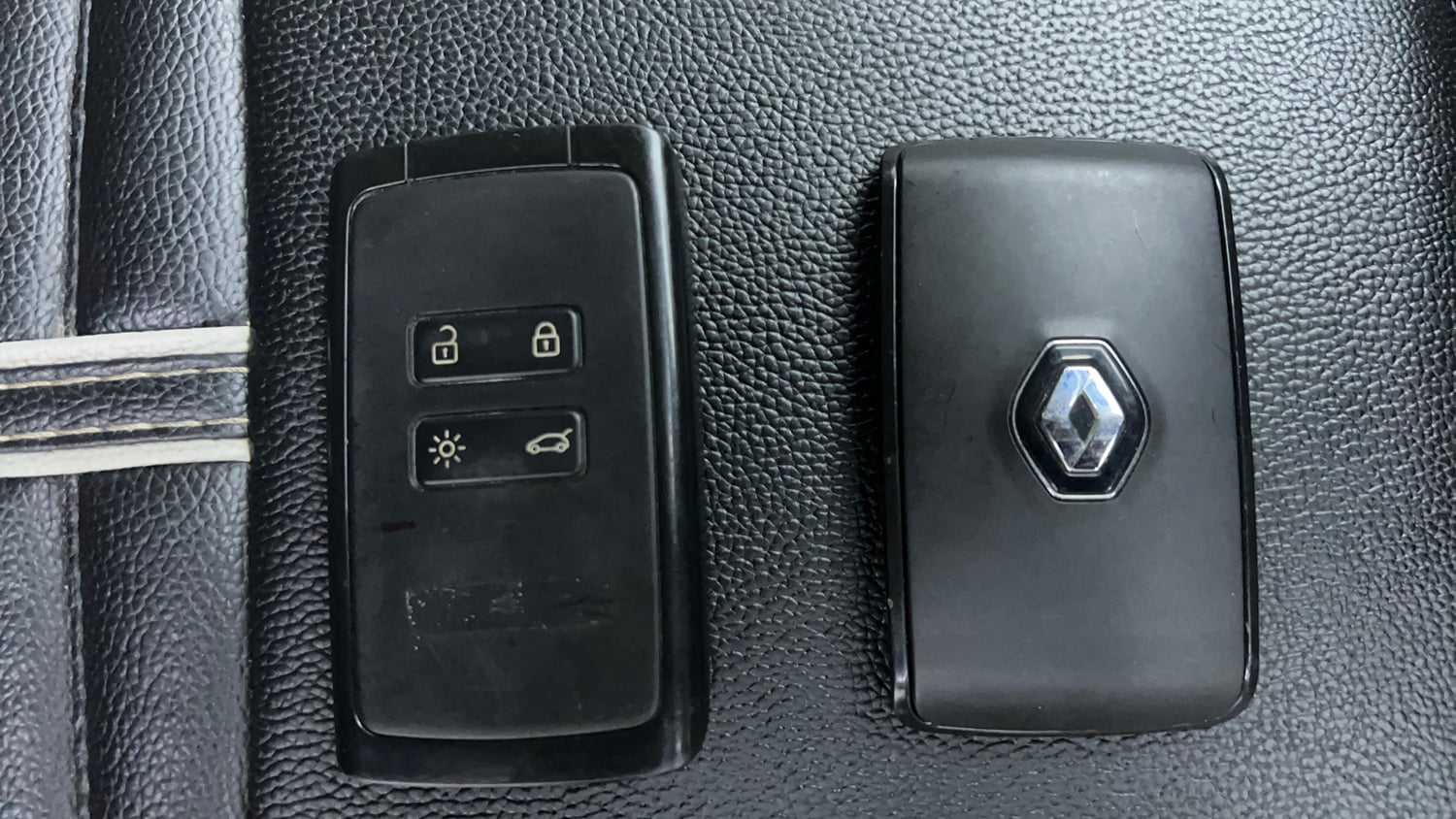 Used 2021 Renault Triber RXZ EASY-R AMT Petrol Automatic extra CAR KEY VIEW