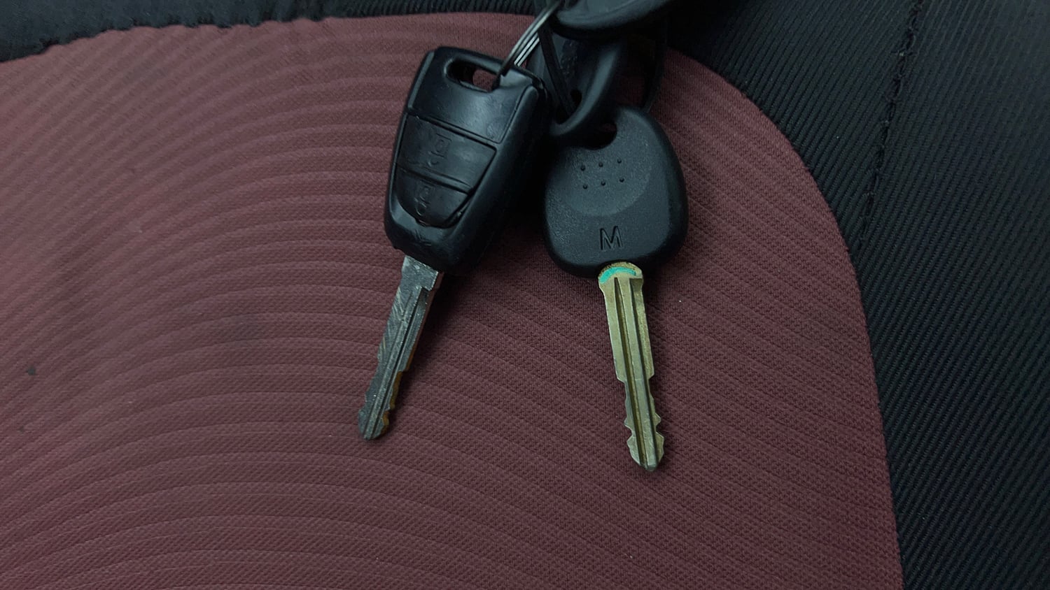 Used 2016 Hyundai Grand i10 Anniversary Edition Petrol Manual extra CAR KEY VIEW