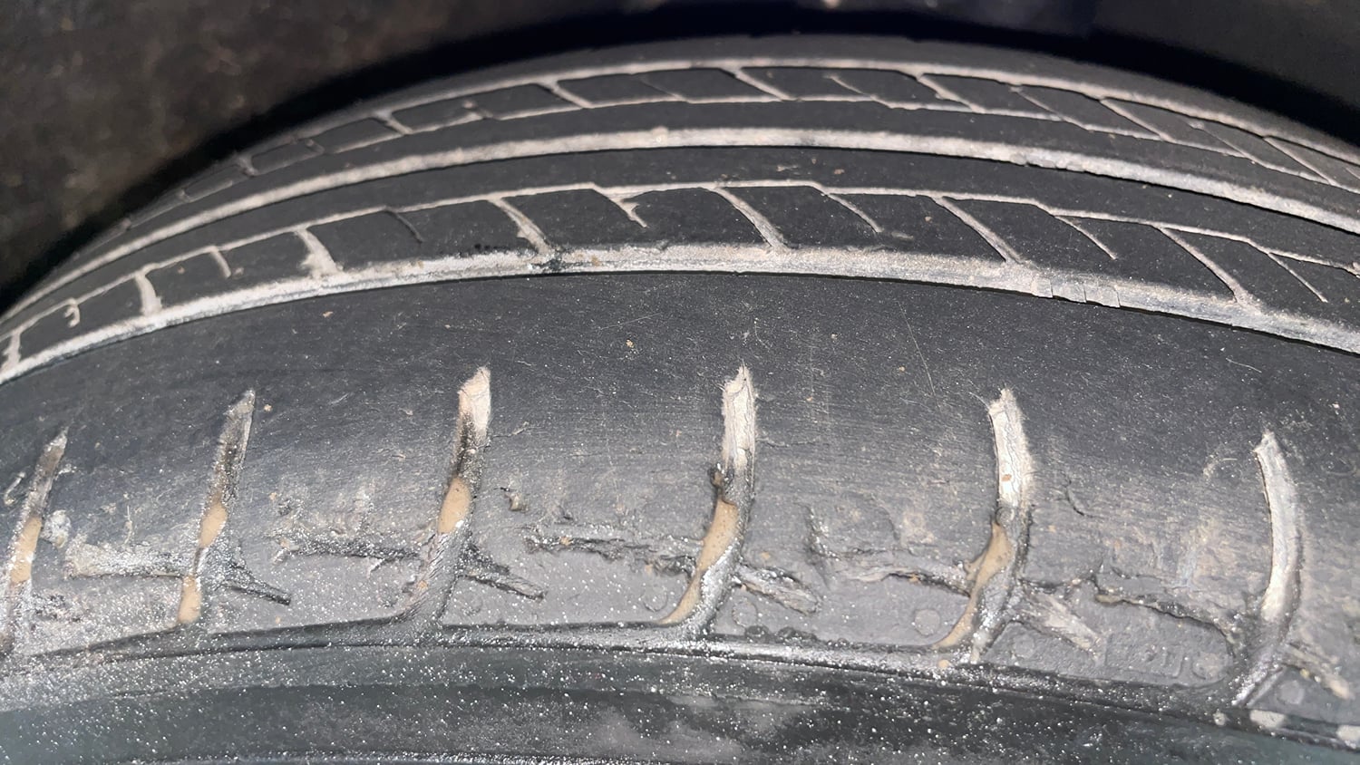Used 2014 Hyundai Grand i10 Sportz 1.2 Kappa VTVT Petrol Manual tyres RIGHT FRONT TYRE TREAD VIEW