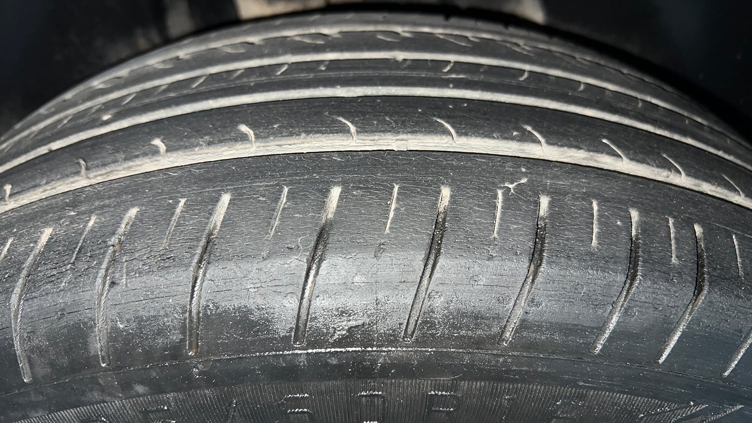 Used 2023 Volkswagen Taigun Highline 1.0 TSI MT Petrol Manual tyres RIGHT REAR TYRE TREAD VIEW