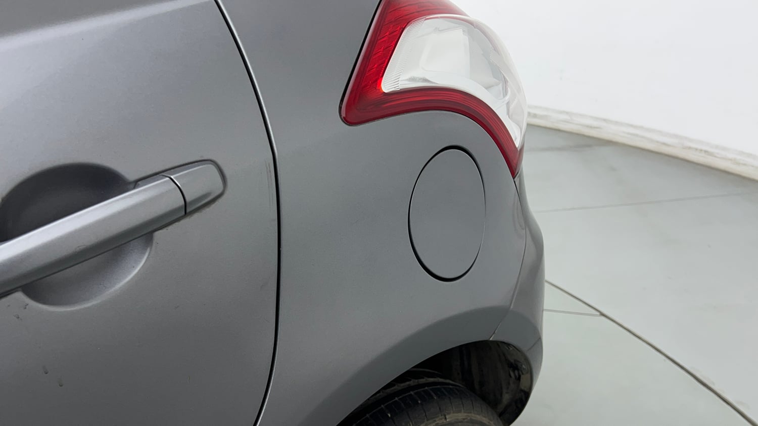 Used 2016 Maruti Suzuki Swift ZXi Petrol Manual dents MINOR SCRATCH