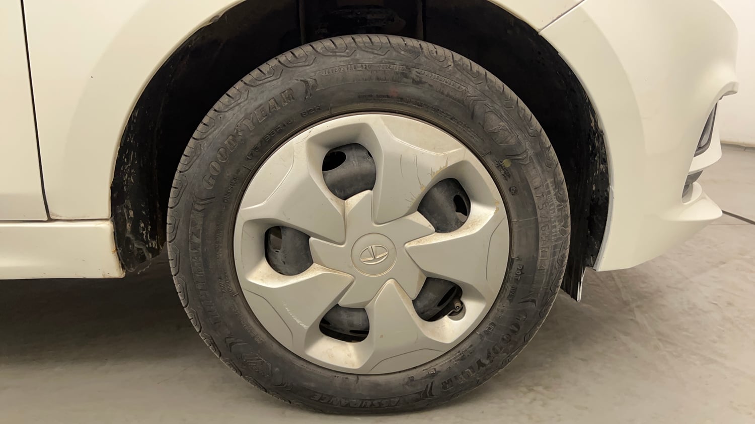 Used 2021 Tata Tiago XT Petrol Manual tyres RIGHT FRONT TYRE RIM VIEW