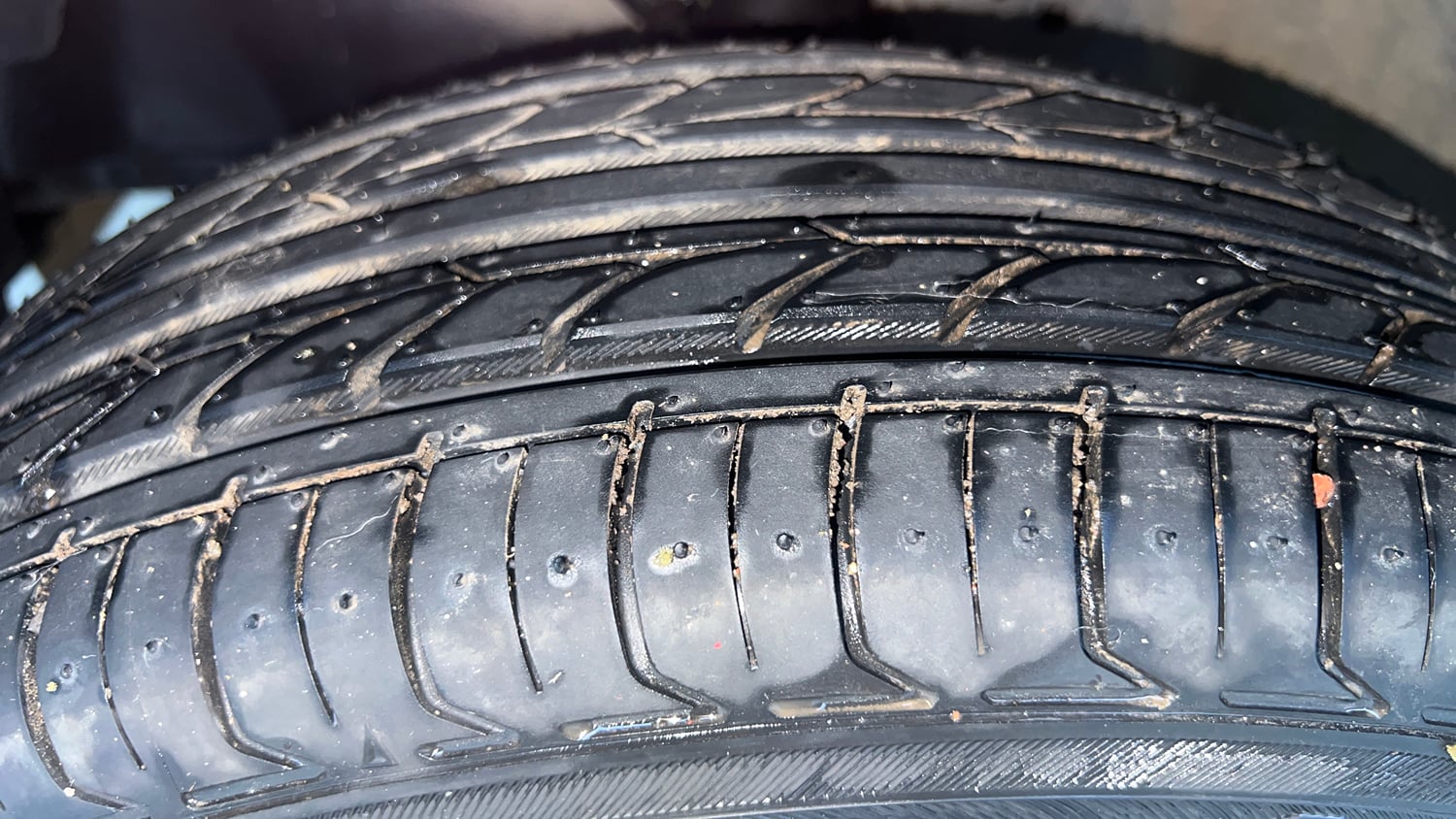 Used 2015 Honda Amaze 1.2 S i-VTEC Petrol Manual tyres LEFT FRONT TYRE TREAD VIEW