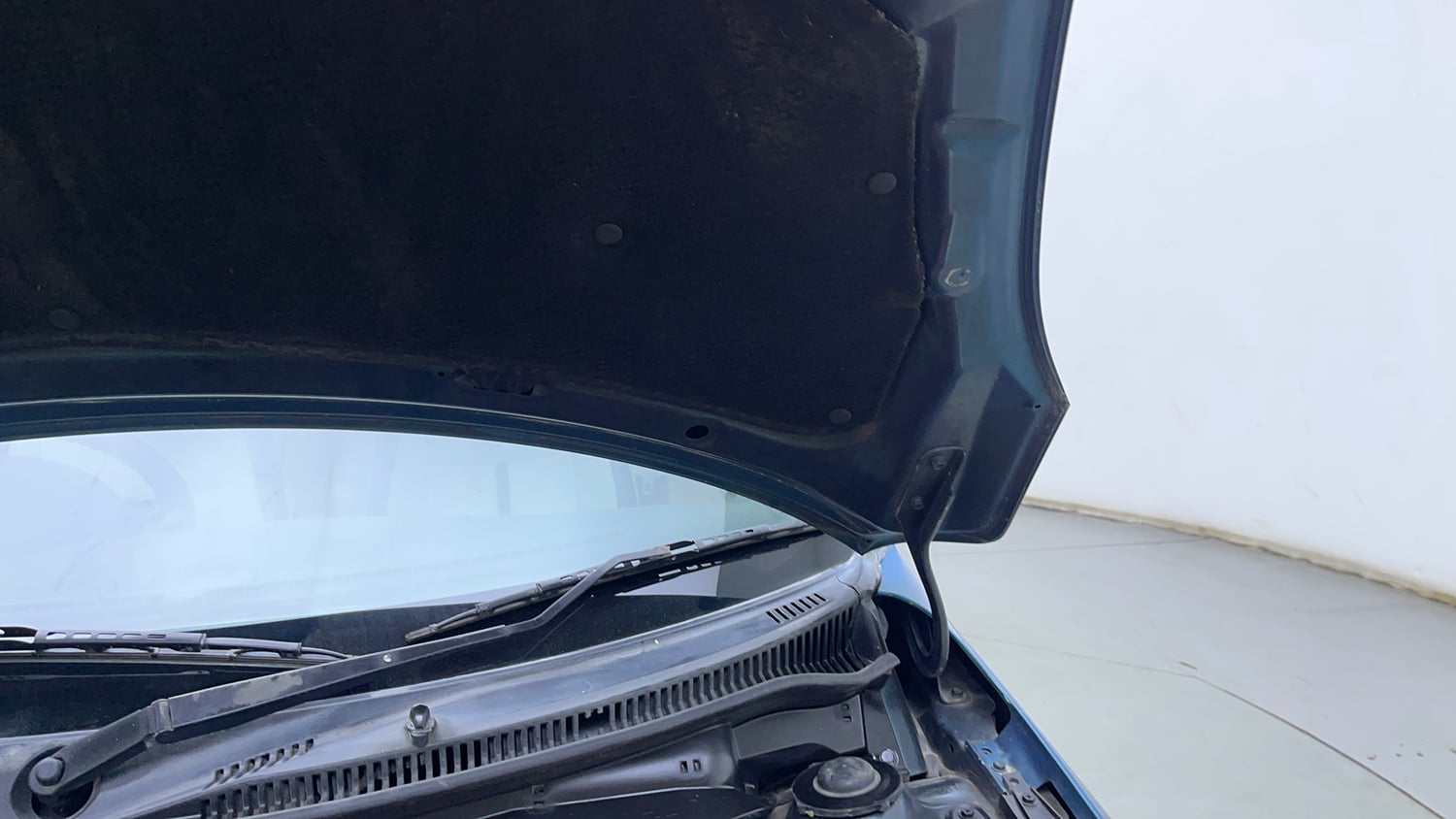 Used 2014 Maruti Suzuki Swift Dzire VDI Diesel Manual engine ENGINE LEFT SIDE HINGE & APRON VIEW
