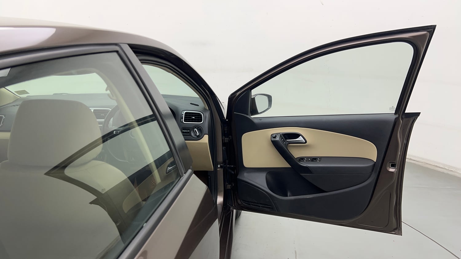Used 2017 Volkswagen Ameo Highline1.2L (P) Petrol Manual interior RIGHT FRONT DOOR OPEN VIEW