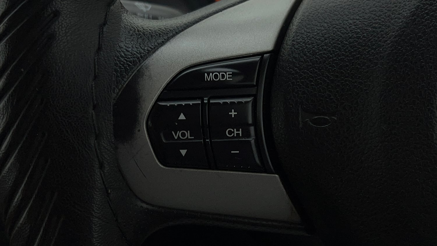 Used 2014 Honda Amaze 1.2 S i-VTEC Petrol Manual top_features Steering mounted controls