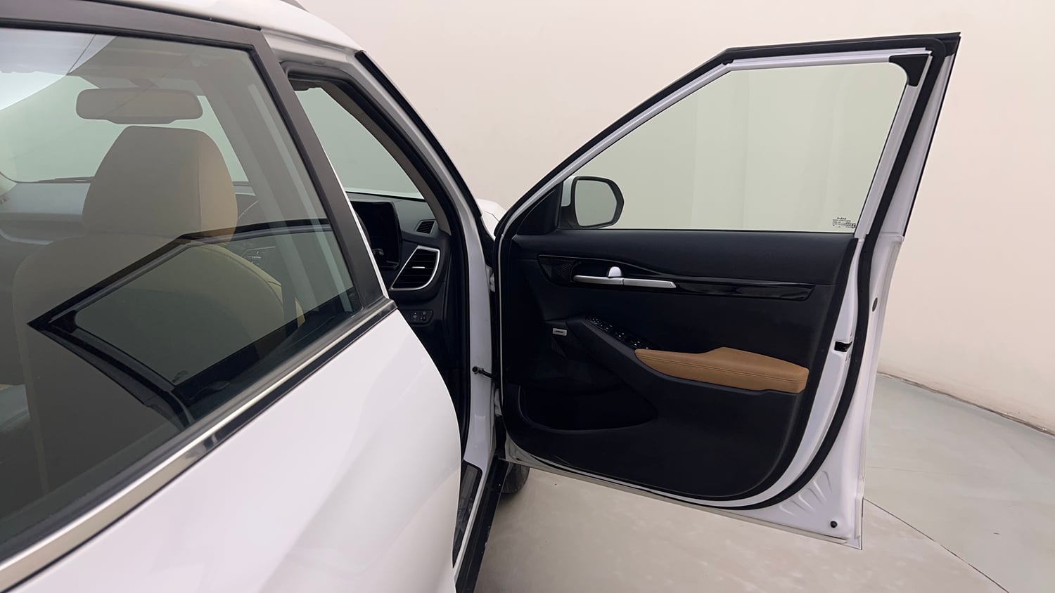 Used 2022 Kia Seltos HTX Plus 1.5 Diesel Diesel Manual interior RIGHT FRONT DOOR OPEN VIEW