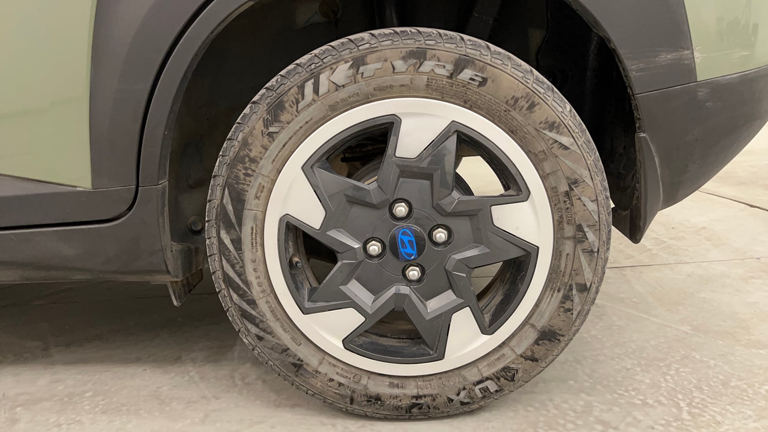 Used 2024 Hyundai Exter SX 1.2 AMT Petrol Automatic tyres LEFT REAR TYRE RIM VIEW