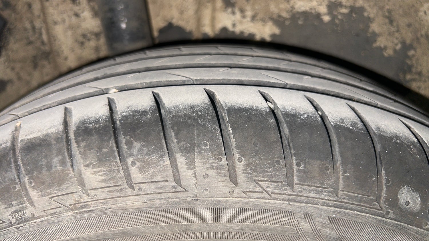 Used 2017 Maruti Suzuki Ignis Zeta 1.2 AMT Petrol Automatic tyres RIGHT REAR TYRE TREAD VIEW