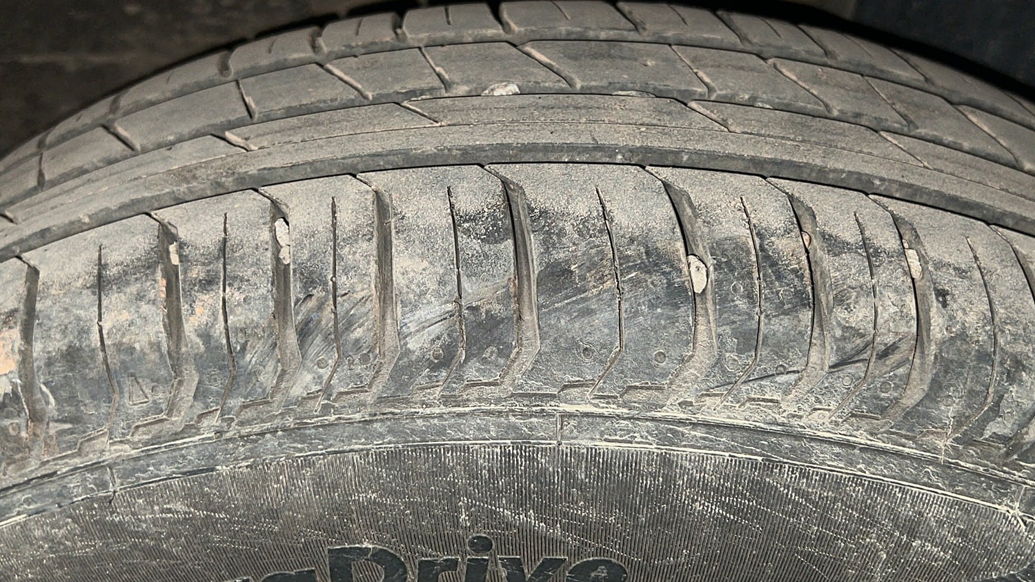 Used 2023 Tata Punch Camo Adventure Rhythm MT Petrol Manual tyres LEFT REAR TYRE TREAD VIEW