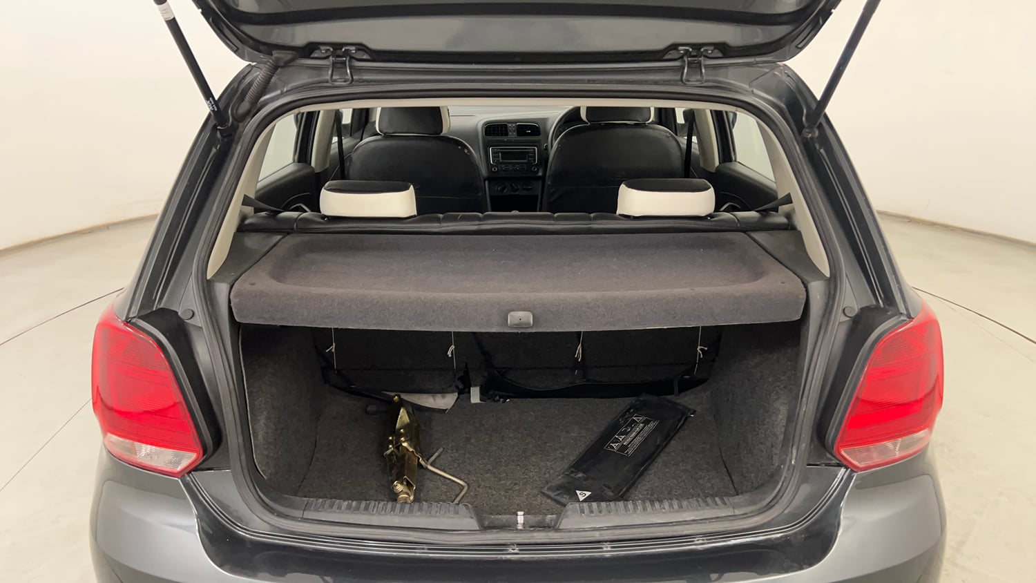 Used 2014 Volkswagen Polo Comfortline 1.2L (P) Petrol Manual interior DICKY INSIDE VIEW