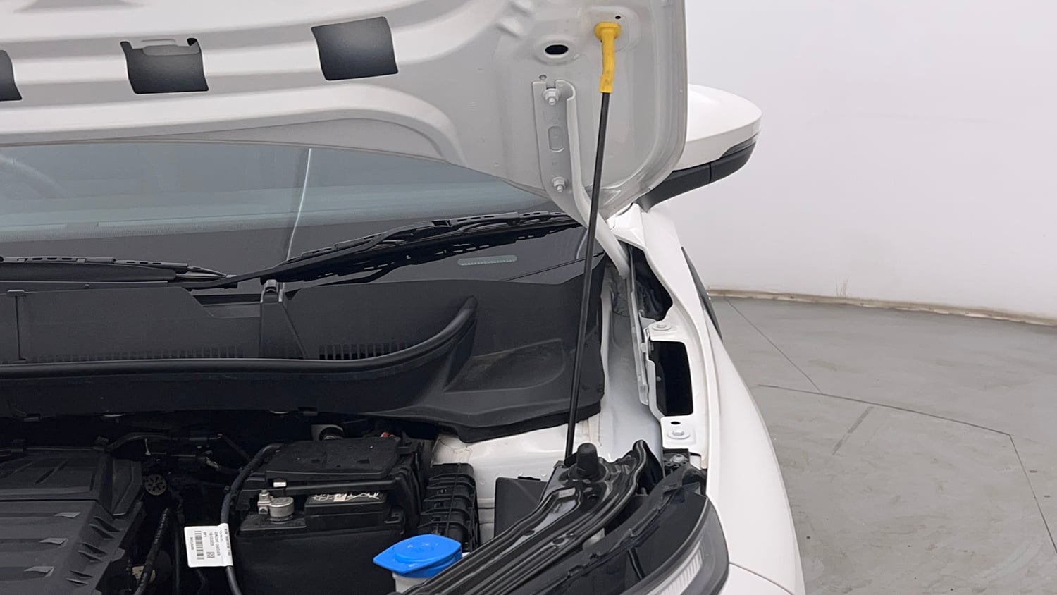 Used 2026 Skoda Kylaq Prestige+ 1.0 TSI MT Petrol Manual engine ENGINE LEFT SIDE HINGE & APRON VIEW