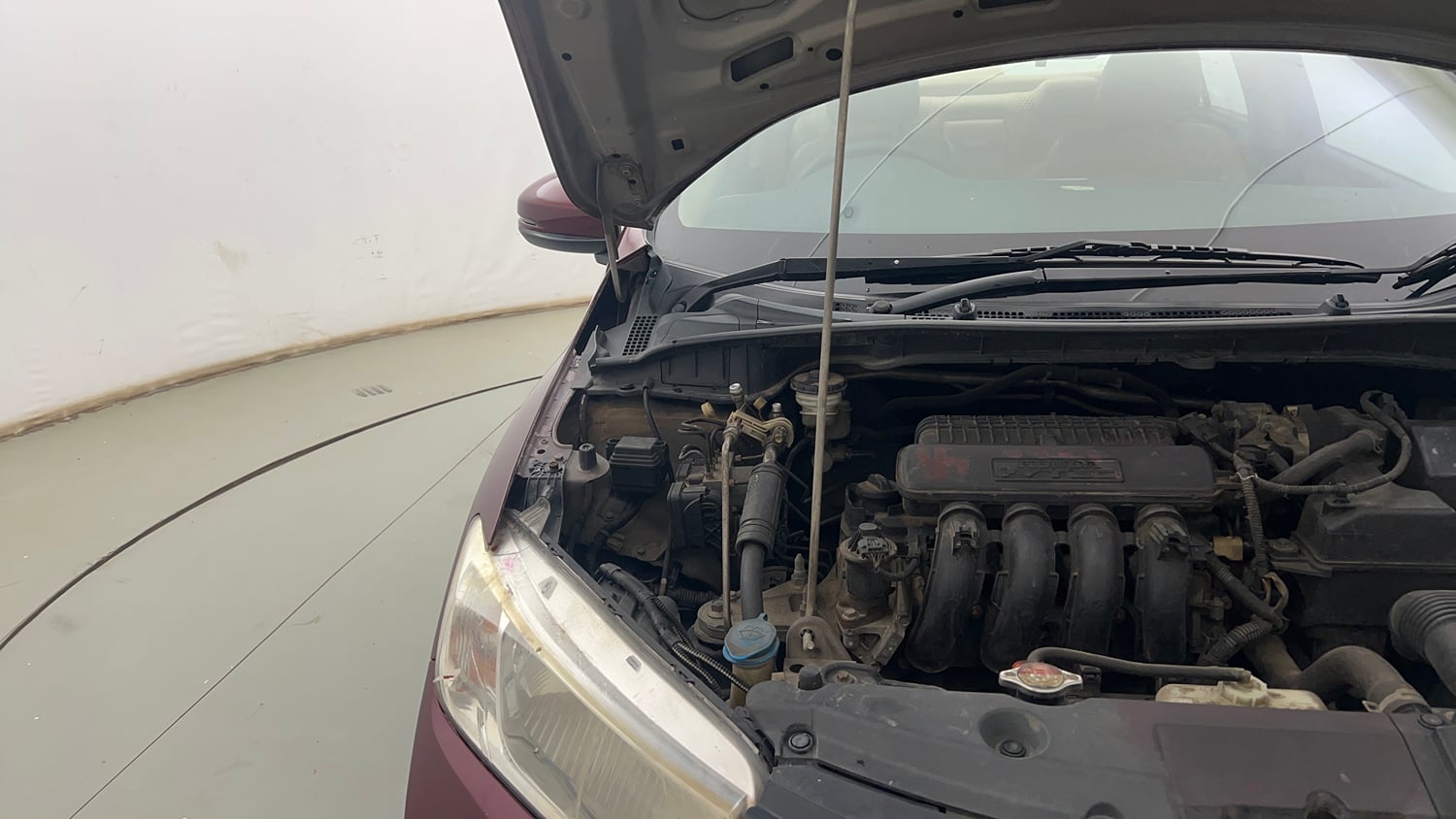 Used 2015 Honda City V Petrol Manual engine ENGINE RIGHT SIDE HINGE & APRON VIEW