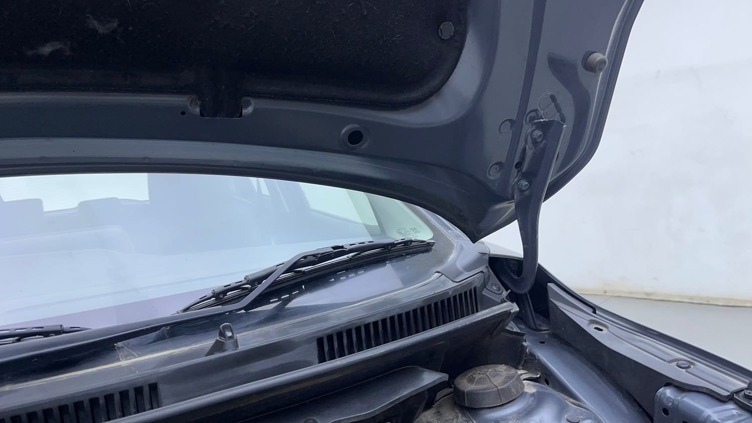Used 2024 Maruti Suzuki Baleno Delta MT Petrol Manual engine ENGINE LEFT SIDE HINGE & APRON VIEW